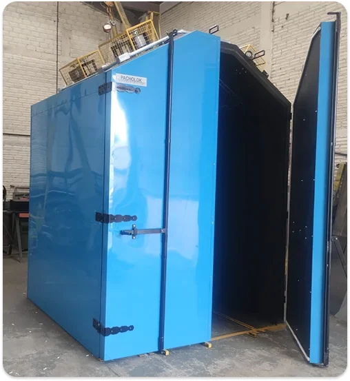 Forno pirólise a gás Pacholok azul com a porta aberta na fábrica